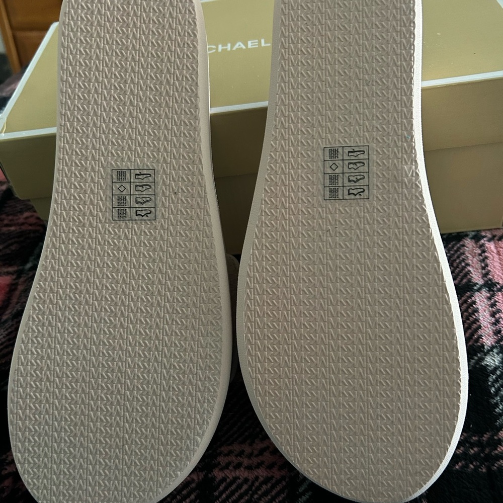 Michael Kors pink Slide Sandals with MK Logo - Picture 2 of 5